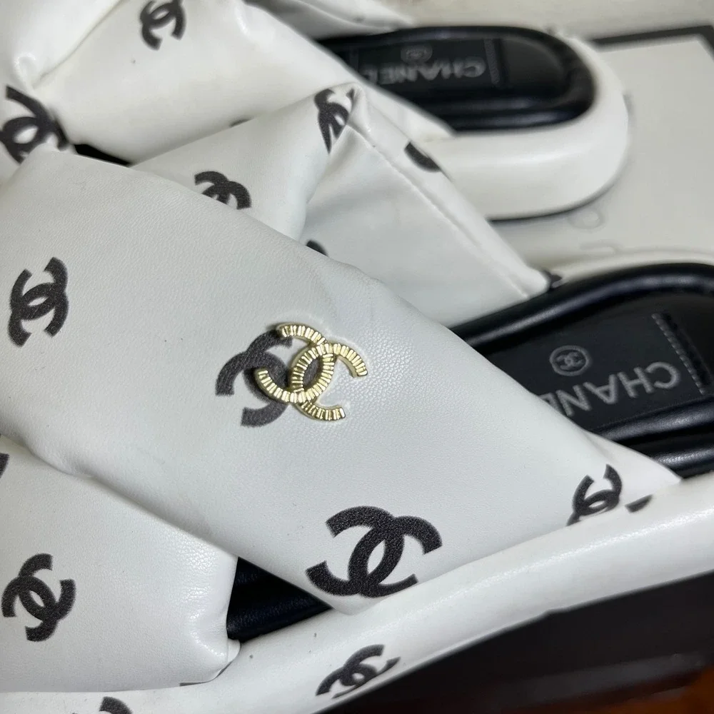 Chanel White Black CC Logo Padded Criss Cross Sandals Slip On Womens 38 EU/8 US